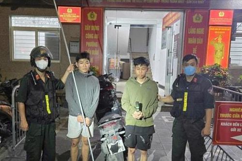 Khống chế 4 thanh niên che biển số xe, phóng lạng lách trong đêm