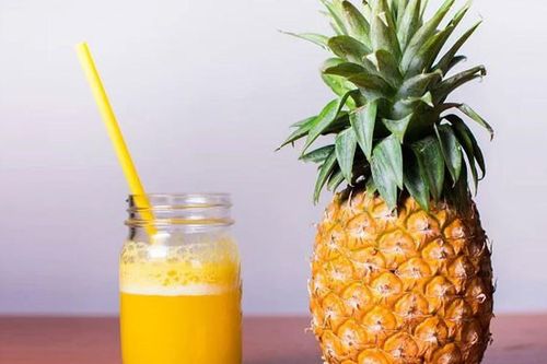 'Cứu tinh' cho người đau nhức xương khớp: Chỉ cần uống nước ép dứa với thứ này 2 lần một tuần