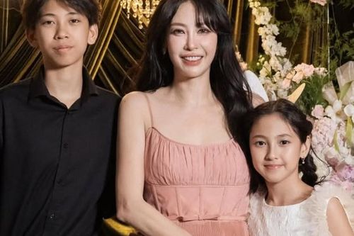 Con trai và con gái Hà Kiều Anh gây chú ý trong ngày đặc biệt của mẹ