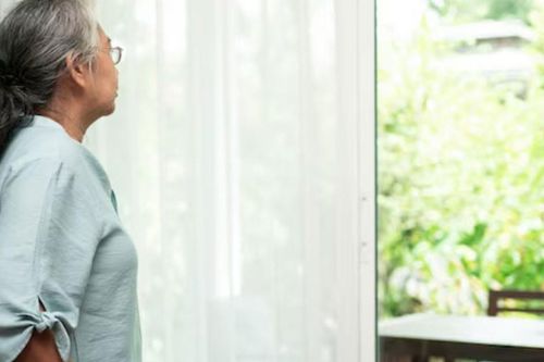 Lương hưu cao nhưng tuổi già vẫn bất hạnh: Tôi hối hận khi bán nhà ở quê lên ở cùng con trai