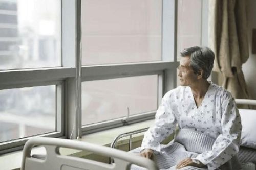 Tranh chấp tài sản trước giường bệnh của bố, 3 con trai mất trắng vì quá tham