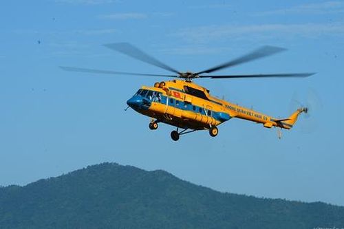 Trực thăng Không quân bay huấn luyện giữa nắng nóng Sơn Tây