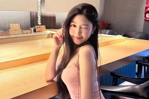 Túi Chanel trăm triệu đồng của con gái Quyền Linh ở tuổi 20