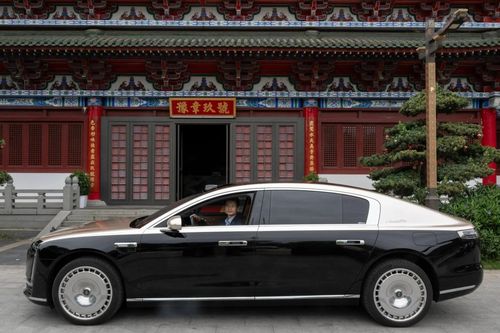 Thấy gì khi người Trung Quốc bỏ BMW, Mercedes để mua xe Huawei