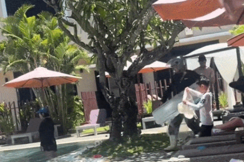 Khách Mỹ kể trải nghiệm ôm đá cây bơi giữa nắng nóng Hội An