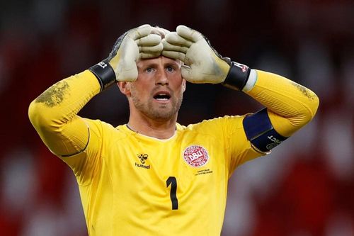Schmeichel khép lại sự nghiệp trong nước mắt