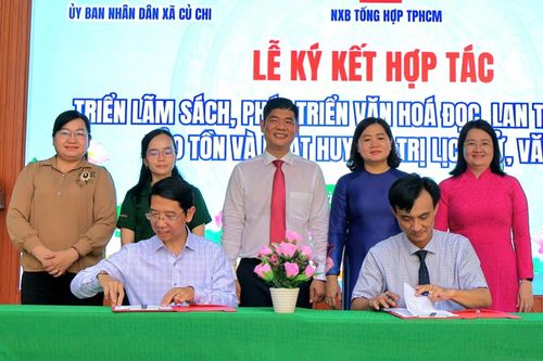 Nhà xuất bản Tổng hợp TP.HCM ký kết lan tỏa văn hóa đọc ở Củ Chi