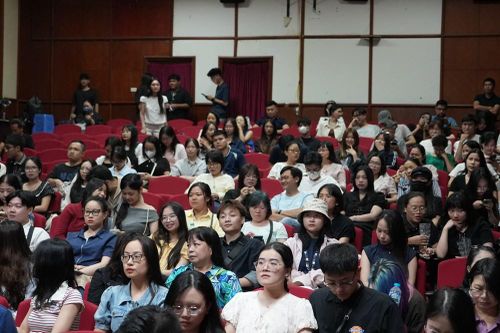 Lịch sử cần một cách kể mới
