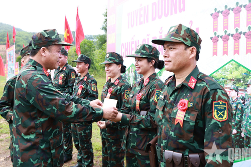 Binh đoàn 16 kiểm tra bắn đạn thật
