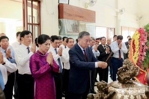 Tổng Bí thư, Chủ tịch nước Tô Lâm và phu nhân thăm Khu di tích Chủ tịch Hồ Chí Minh tại Udon Thani