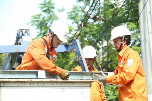 EVNCPC tăng cường các giải pháp đảm bảo cấp điện mùa nắng nóng