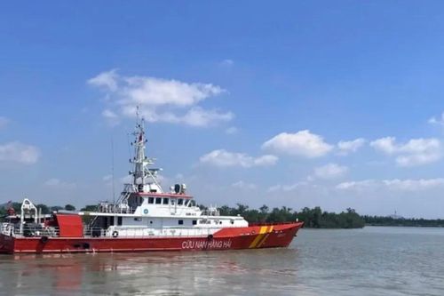 Hải Phòng: Cứu vớt thành công 9 trong số 11 người trên tàu cá nghi bị sóng đánh chìm