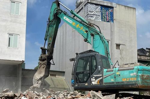 Người dân đường Khương Đình 'khổ sở' sống chung bụi từ công trường