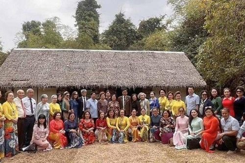 Bác Hồ trong đời sống tinh thần của người Việt tại Thái Lan