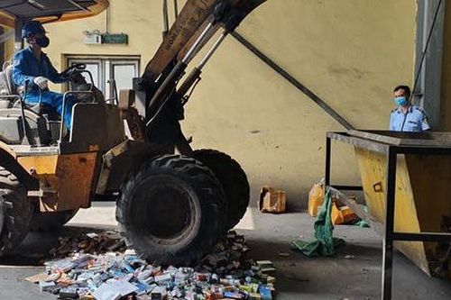 Tiêu hủy thuốc lá điện tử vi phạm để bảo vệ sức khỏe cộng đồng