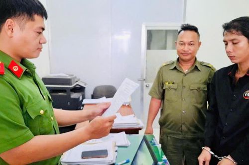 Khởi tố bị can đối tượng mang dao đi giải quyết mâu thuẫn, chém nhầm người