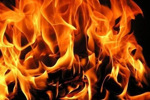Người phụ nữ nguy kịch sau khi bị chồng cũ tưới xăng phóng hỏa giữa đường