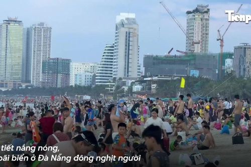 Nóng như đổ lửa, biển Đà Nẵng đông nghịt từ sáng đến tối