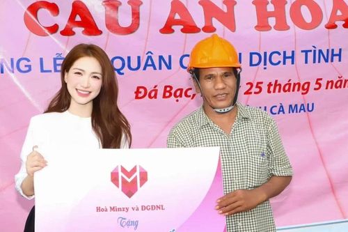 Ca sĩ Hòa Minzy xây cầu dân sinh tặng bà con Cà Mau