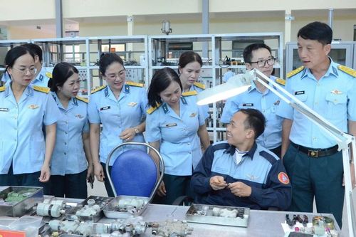 Bộ đội canh trời đổi mới, sáng tạo trong công tác quần chúng