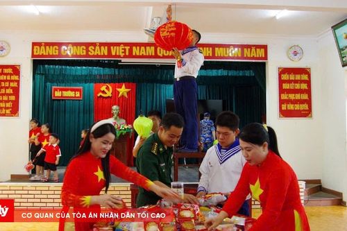 Rộn ràng chuẩn bị Tết thiếu nhi trên đảo Trường Sa