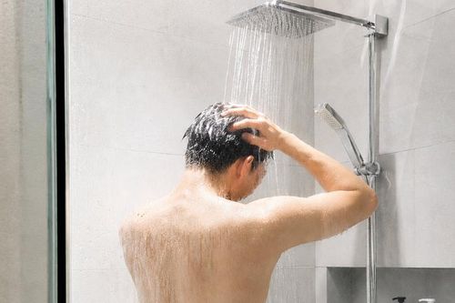 5 thói quen nhiều người làm ngay khi đi nắng về rất hại sức khỏe