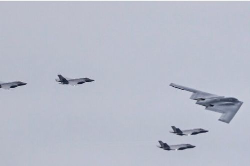 Mỹ triển khai chiến đấu cơ F-22, hàng chục máy bay tiếp nhiên liệu khắp Israel
