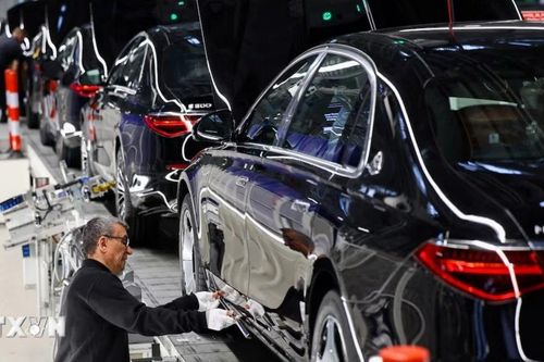 Khủng hoảng kép đe dọa đầu tàu kinh tế châu Âu