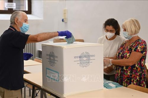 Phe trung hữu thắng lớn trong cuộc bầu cử địa phương ở Italy