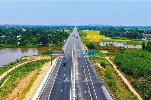 Cảnh báo nguy cơ nổ lốp xe trên cao tốc do nắng nóng