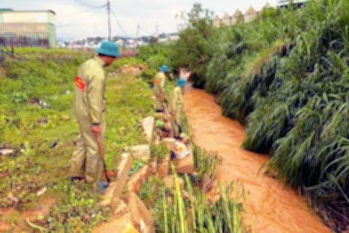 Tìm thấy thi thể bé gái bị nước lũ cuốn trôi
