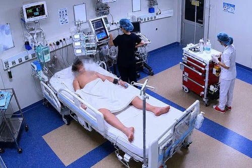 Cứu sống bé trai nhiễm viêm màng não mủ nặng