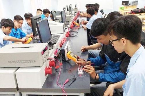 Bộ GD&ĐT đề xuất mở rộng lựa chọn ngoại ngữ trong giáo dục nghề nghiệp
