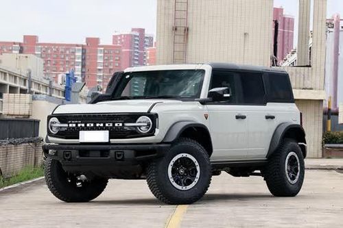 SUV địa hình Ford với khả năng lội nước 925mm, công suất 275 mã lực, giá gần 1,6 tỷ đồng