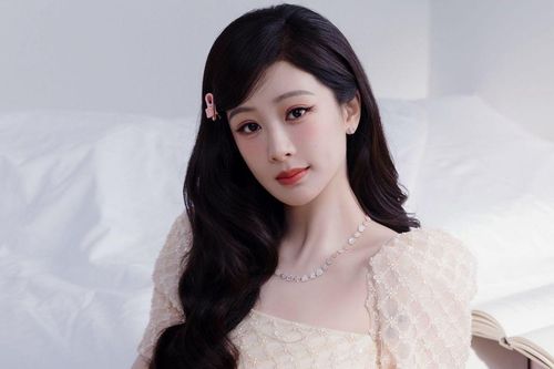 Dương Tử tung ảnh hậu trường 'dìm' nhan sắc thật