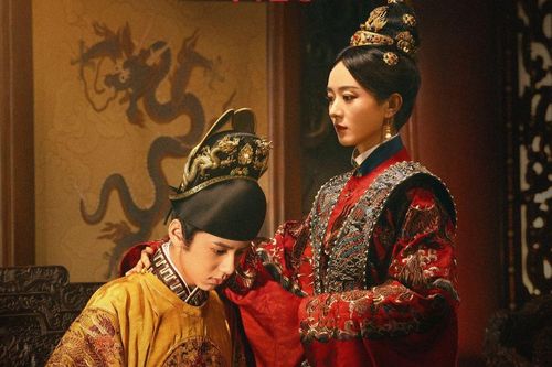 Sức hút từ bom tấn mùa hè của Triệu Lệ Dĩnh và Dịch Dương Thiên Tỉ