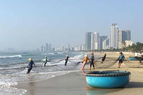Thành phố du lịch biển và những mạch sống thầm lặng