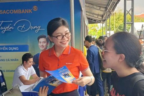 'Vũ khí mềm' giúp sinh viên chinh phục nhà tuyển dụng