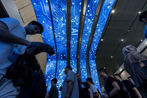 Bloomberg: Trung Quốc áp lệnh hạn chế đi lại nước ngoài với các chuyên gia AI hàng đầu