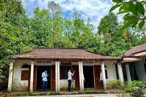 Khẩn trương tu bổ nhà cổ xuống cấp ở làng cổ Lộc Yên