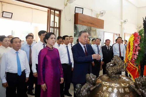 Tổng Bí thư, Chủ tịch nước Tô Lâm và phu nhân bắt đầu thăm chính thức Vương quốc Thái Lan Tổng Bí thư, Chủ tịch nước Tô Lâm dâng hương tưởng niệm Chủ tịch Hồ Chí Minh tại Thái Lan