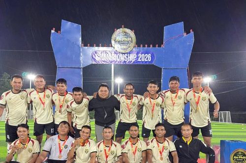 Tạo sân chơi bóng đá cho thanh thiếu nhi vùng biên