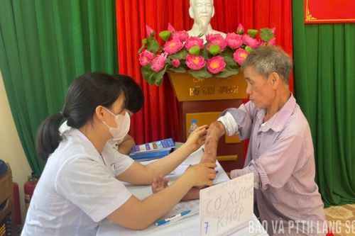 Khám, tư vấn sức khỏe miễn phí cho người dân tại phường Tam Thanh