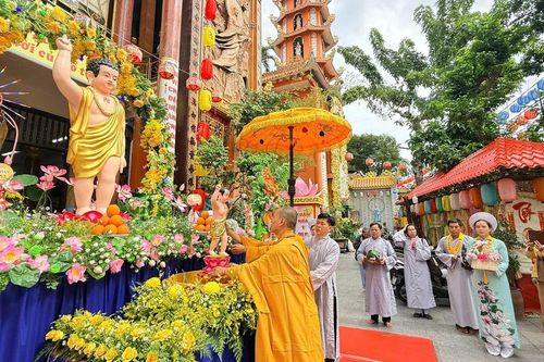 Nhiều hoạt động kính mừng ngày Đức Phật đản sanh tại các tự viện trên địa bàn TP.HCM