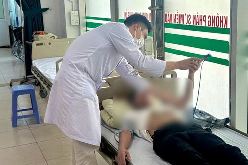 Say nắng khi giao hàng giữa trưa, nam shipper gặp TNGT