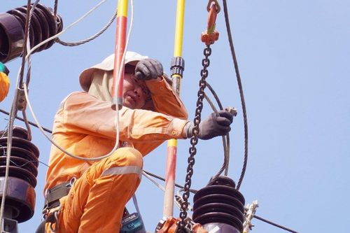 Nắng nóng tạo áp lực chưa từng có lên hệ thống điện