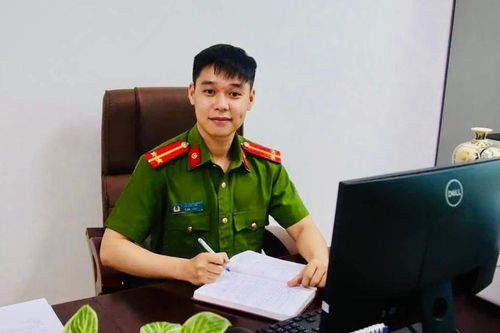 Dấu ấn của sắc phục xanh trên bục giảng miễn phí suốt 3 năm