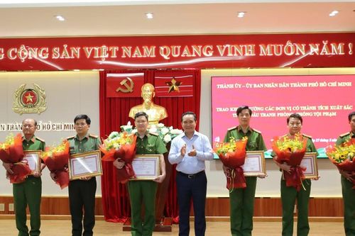 Lãnh đạo TP Hồ Chí Minh khen thưởng thành tích phá án đặc biệt
