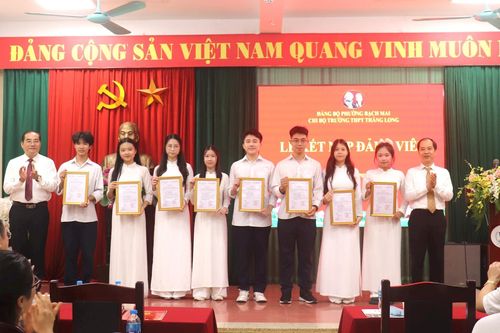 Phát triển đảng viên trẻ trong nhà trường