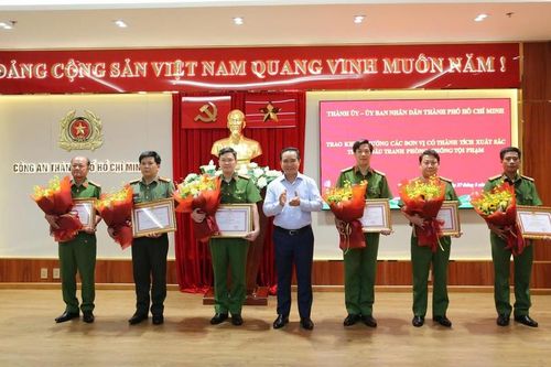Thành phố Hồ Chí Minh khen thưởng Ban chuyên án phá vụ 2 đối tượng người nước ngoài gây án